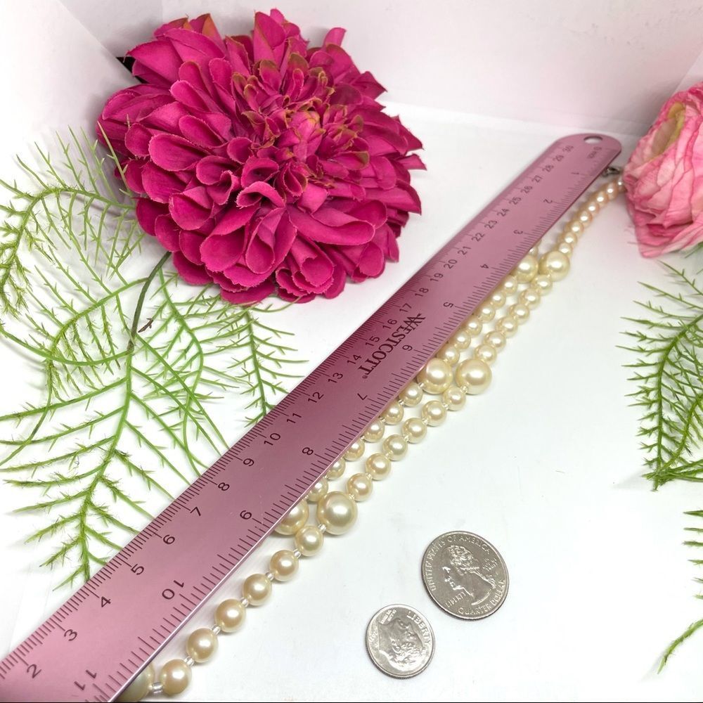 Lustrous Cream Pearl Strand Necklace - Timeless Elegance - Picture 6 of 7